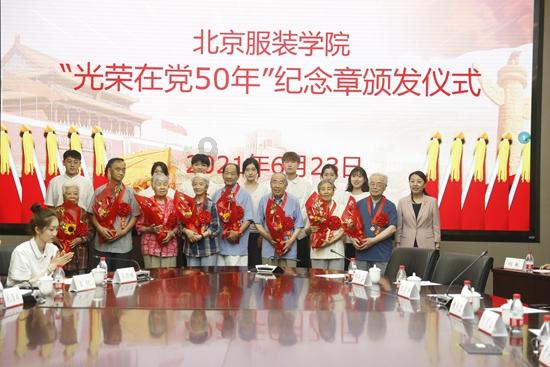 逃离无人的学校